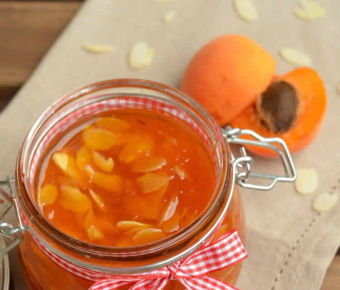 Confiture-dabricots-aux-amandes-Les Jardins e la Cote Rotie vente d'abricots pour confiture Ampuis